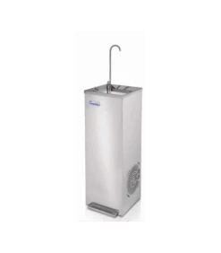 Fontaine Sur Pied Avec Col De Cygne